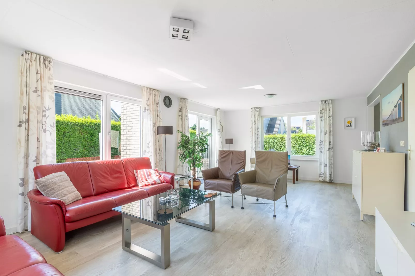 Kamperfoelie 77-Salon