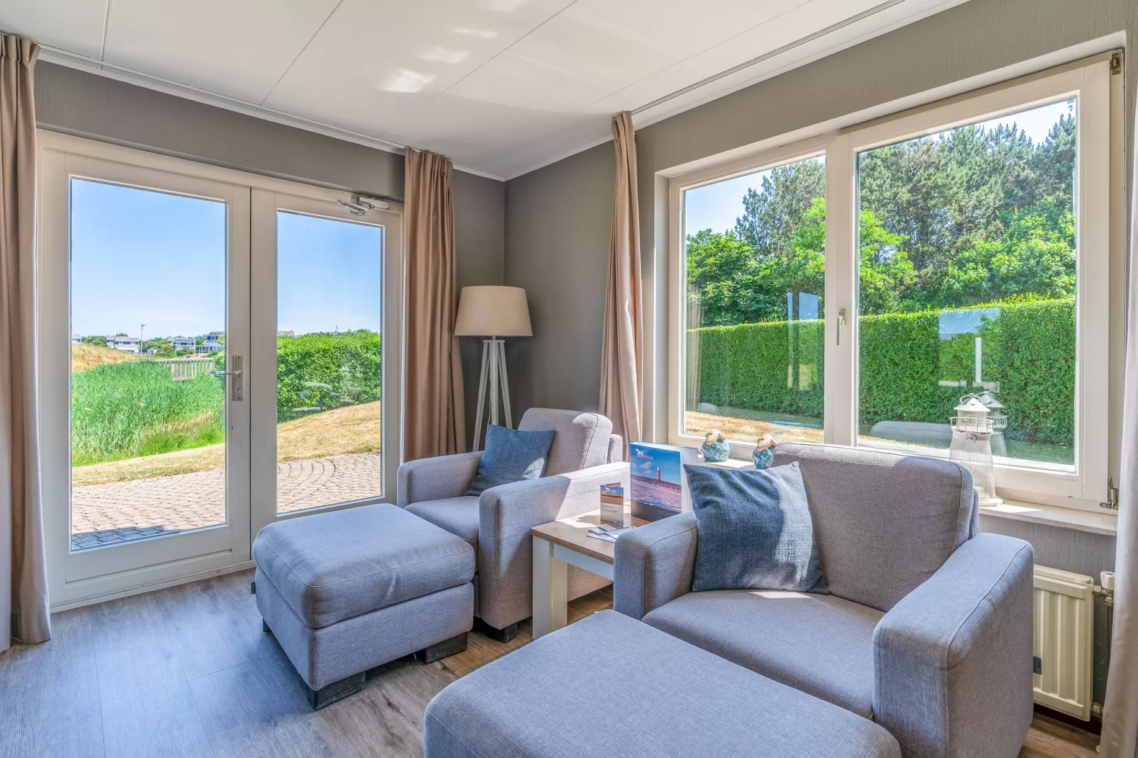 Kamperfoelie 71-Living room