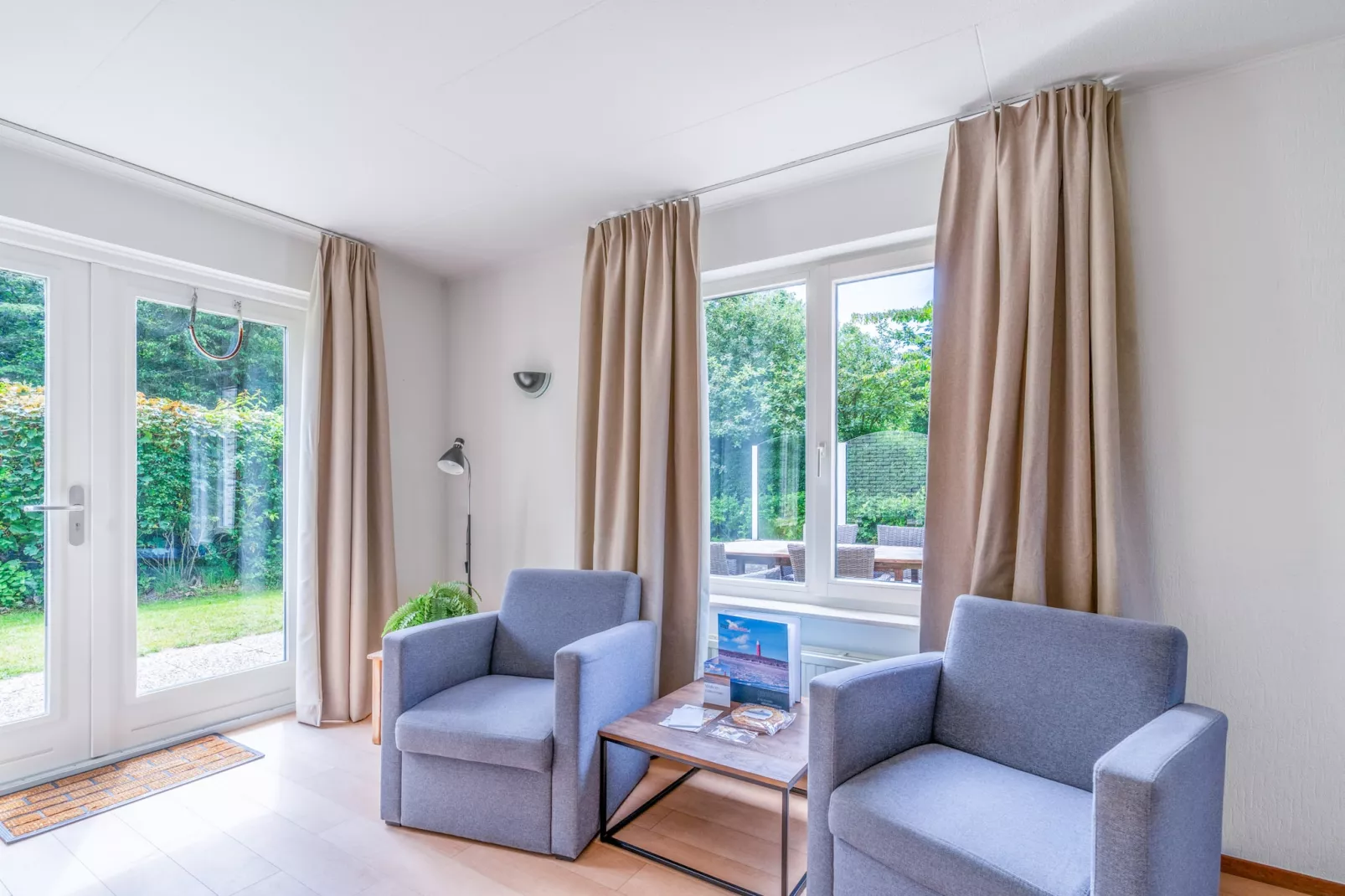 Kamperfoelie 85-Living room