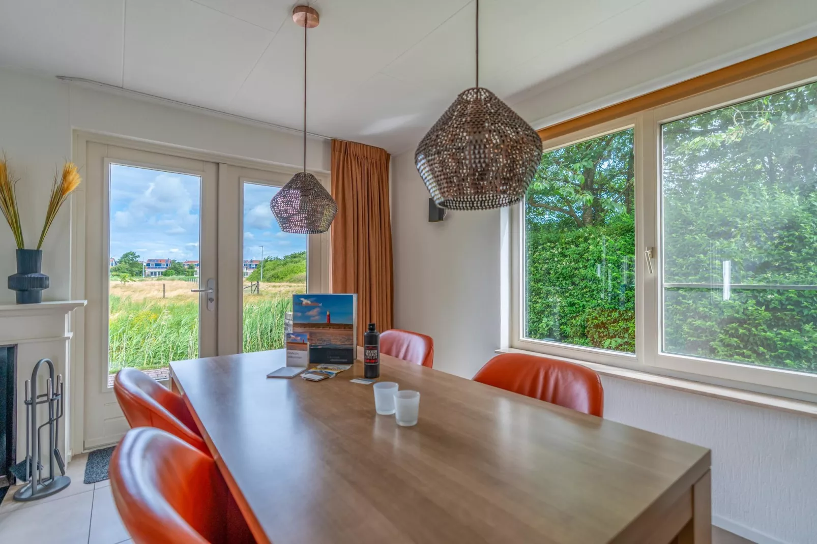 Kamperfoelie 69-Salle à manger