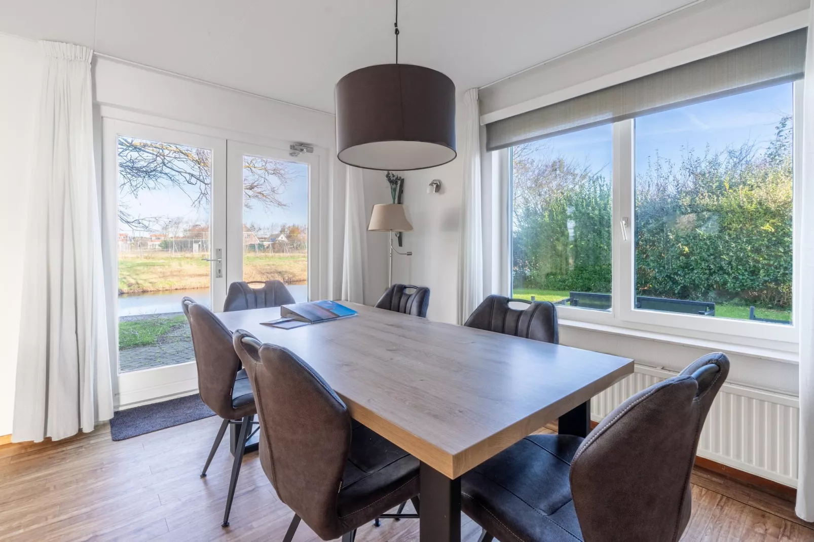 Kamperfoelie 47-Dining room