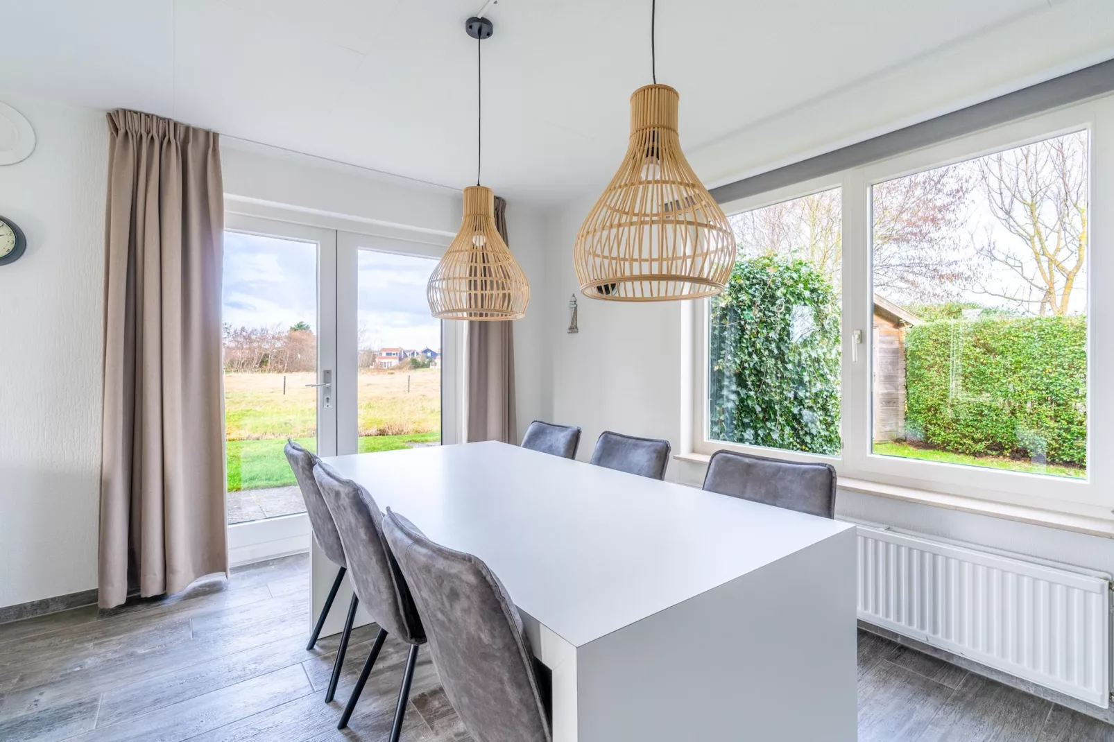 Kamperfoelie 67-Dining room