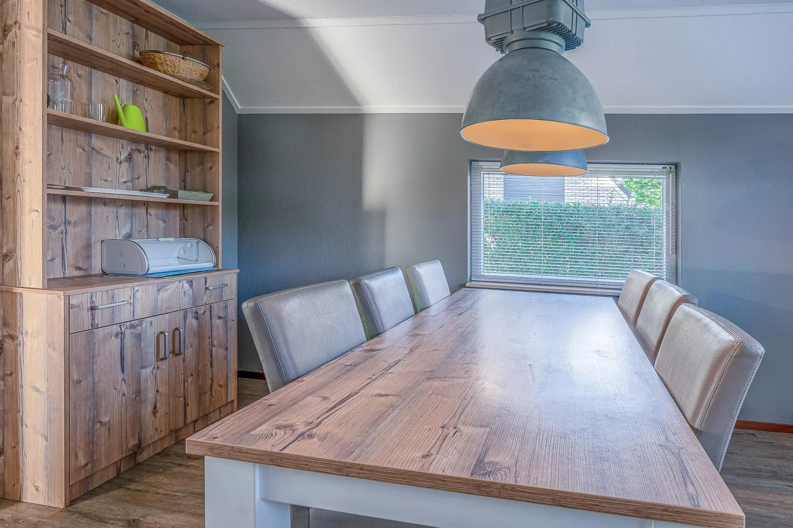 Kamperfoelie 87-Dining room