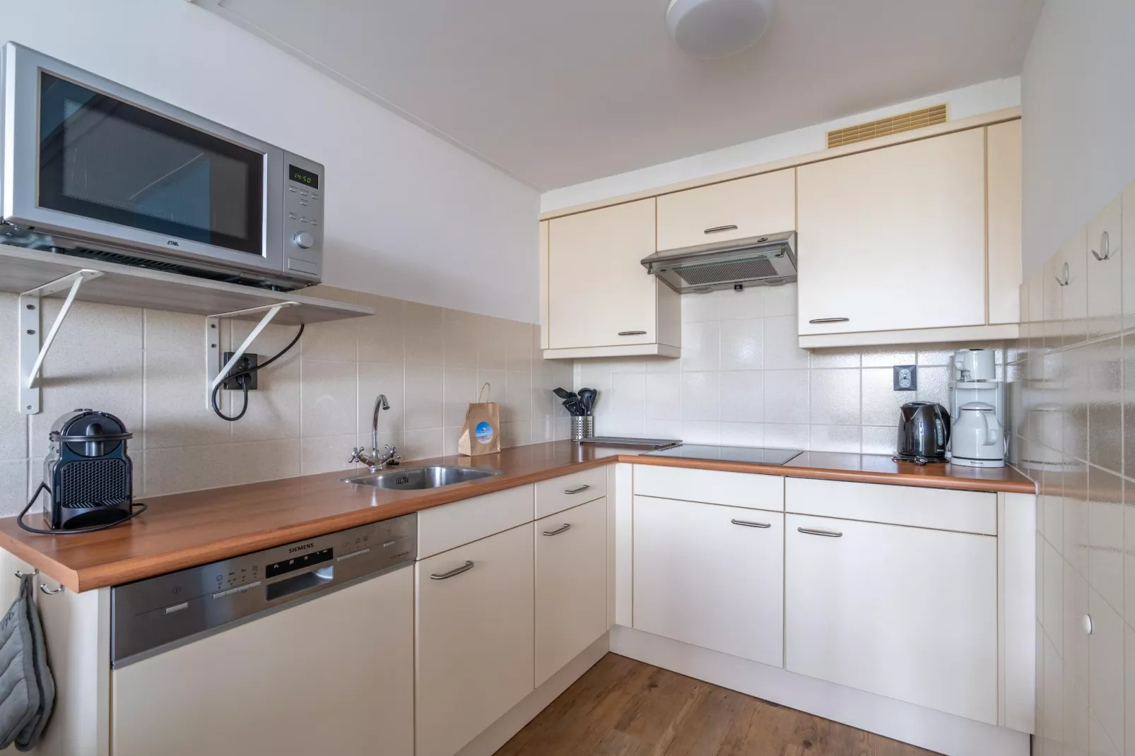 Juliana 076 - Kitchen