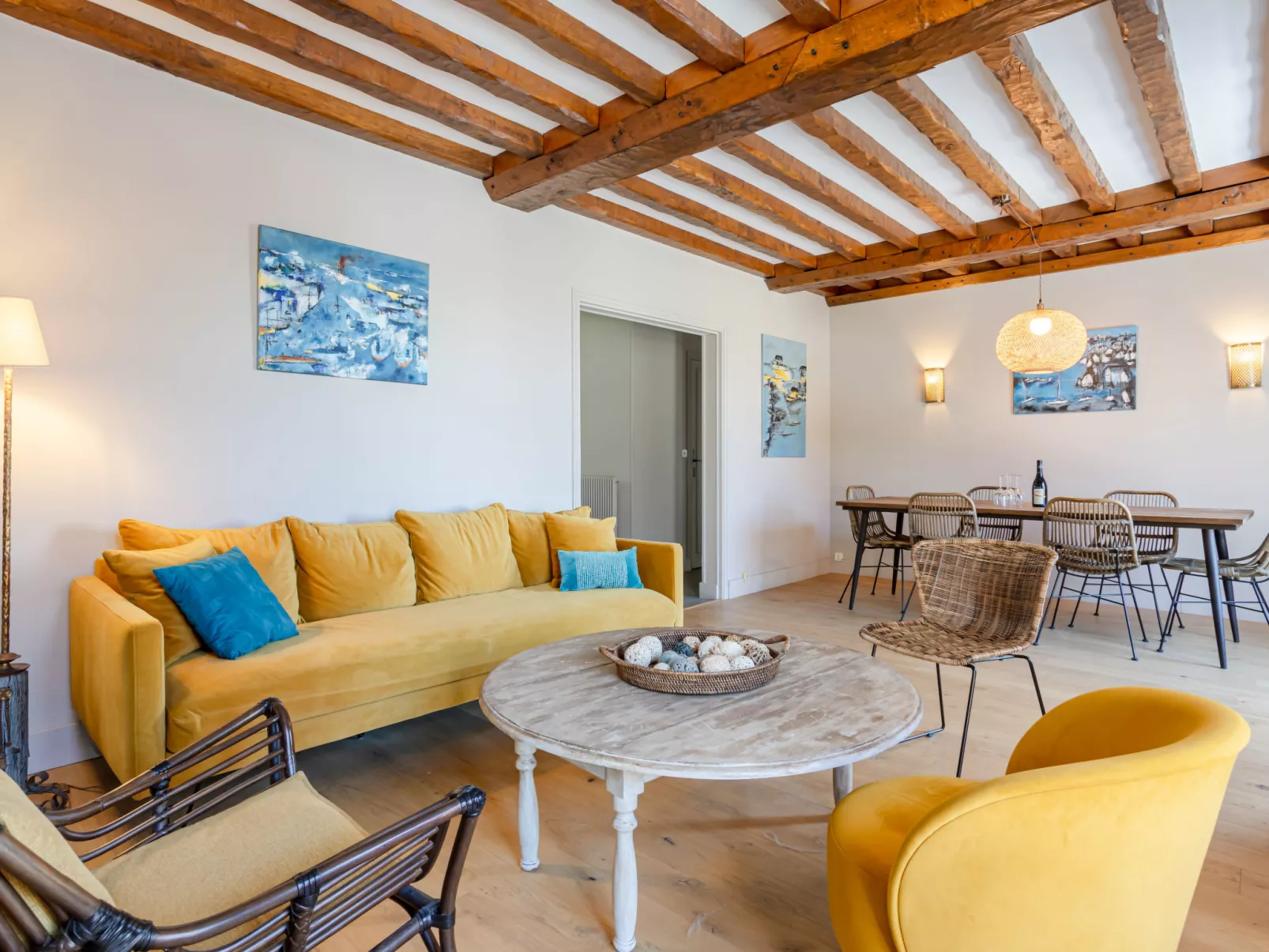 Les Jonquilles-Drinnen