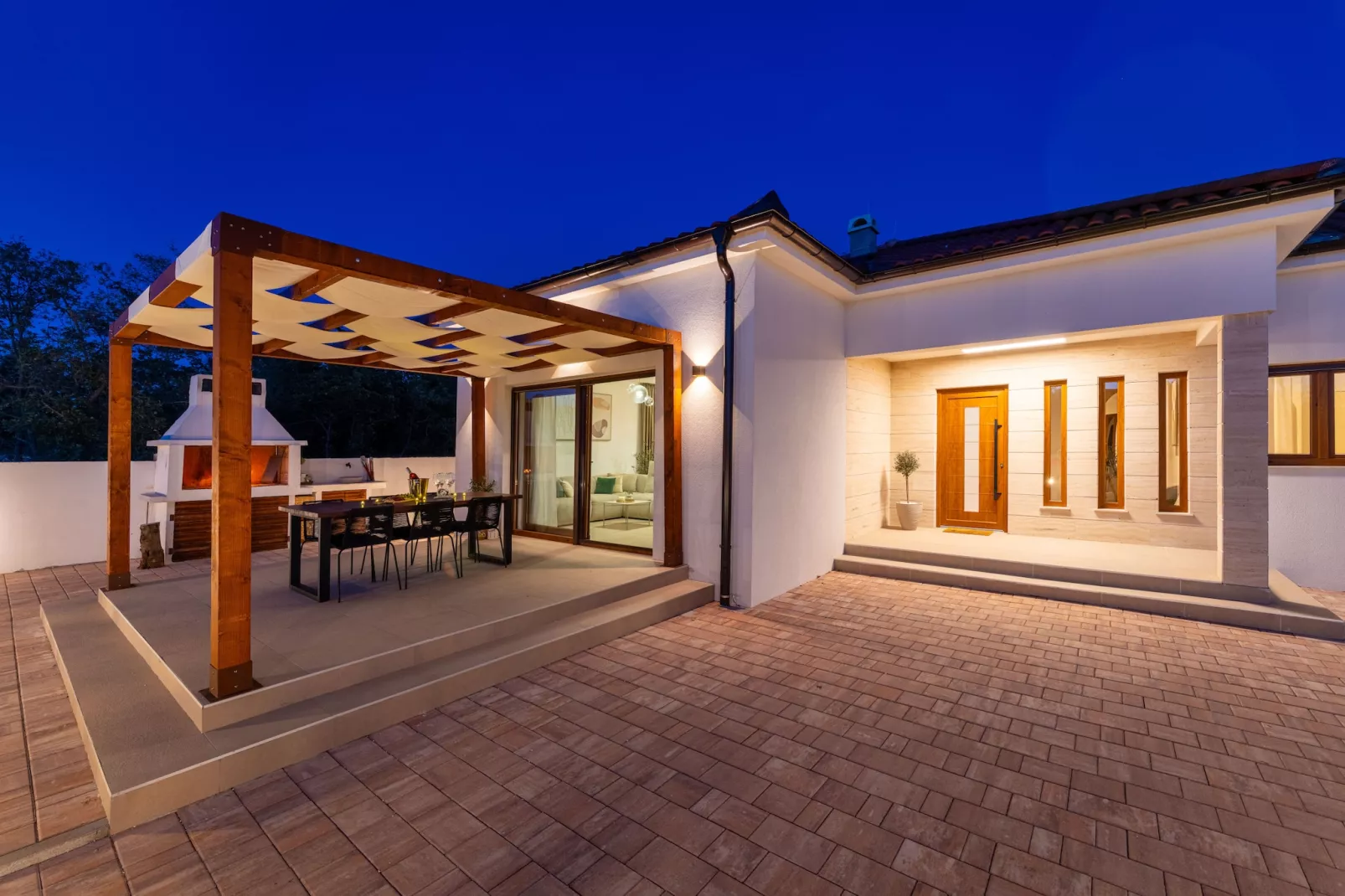 Luxury Villa T&T-Außenbereich Sommer