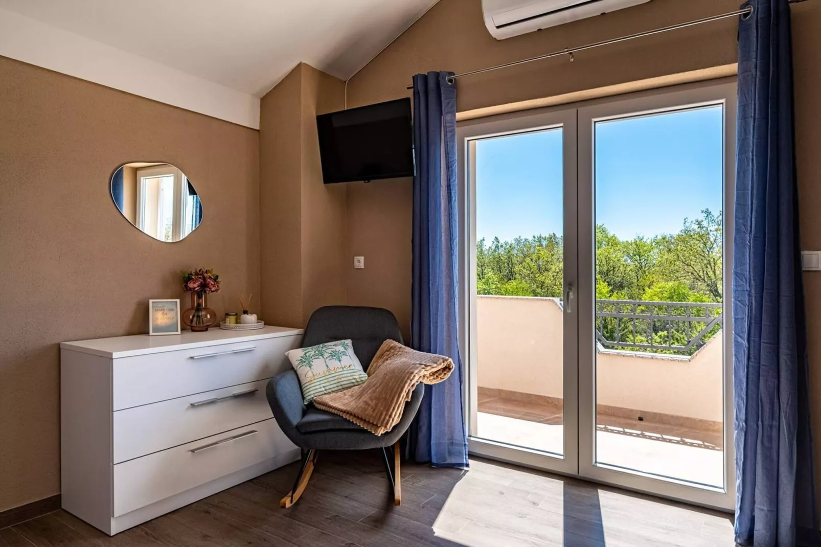 Luxury Villa Escape-Bedroom