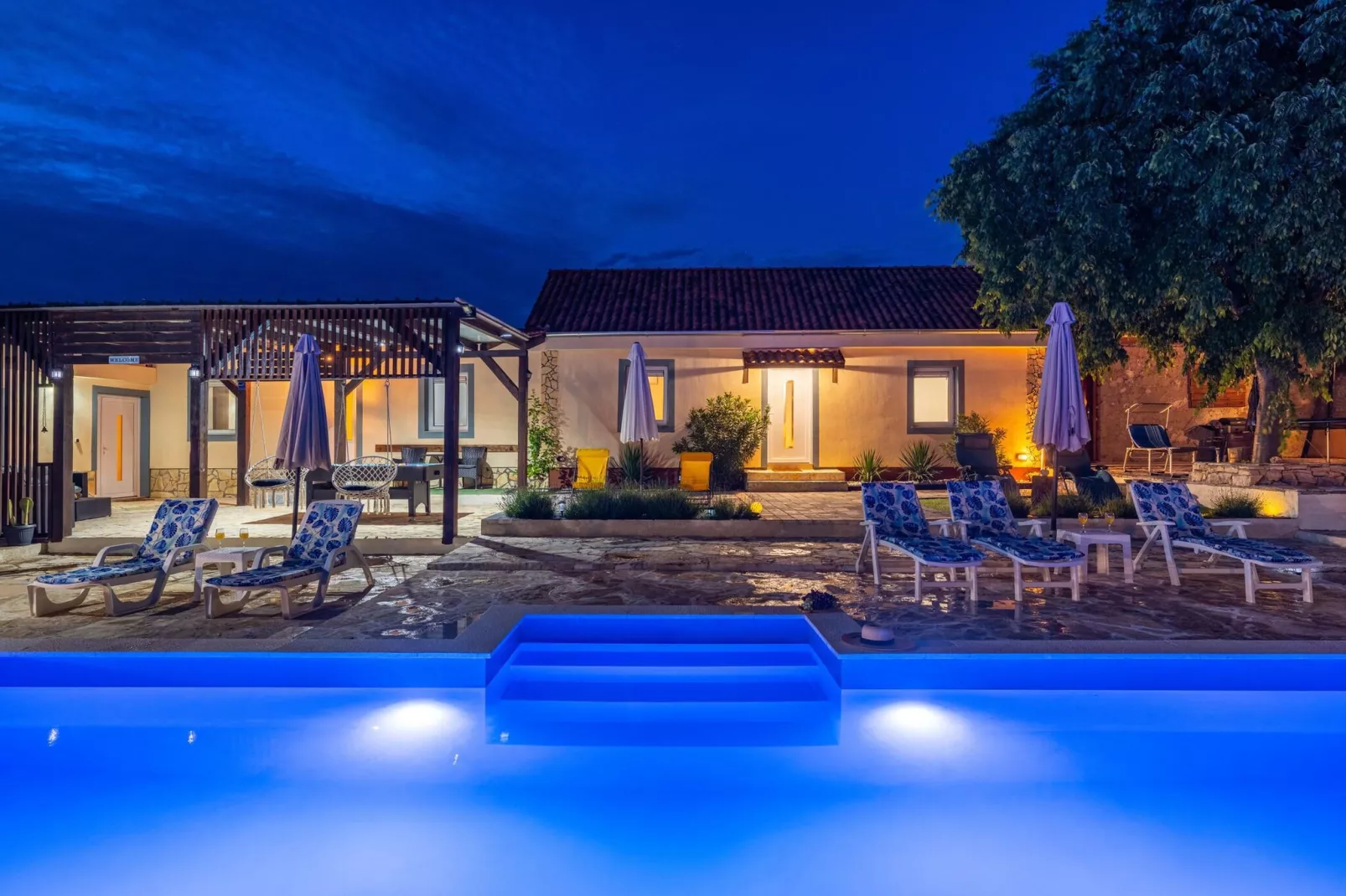 Holiday home Burgija-Extérieur été