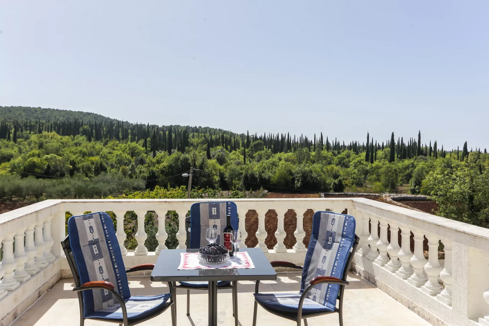 Apartments Villa Harmonia - Comfort One-Bedroom Apartment with Balcony and Shared Pool