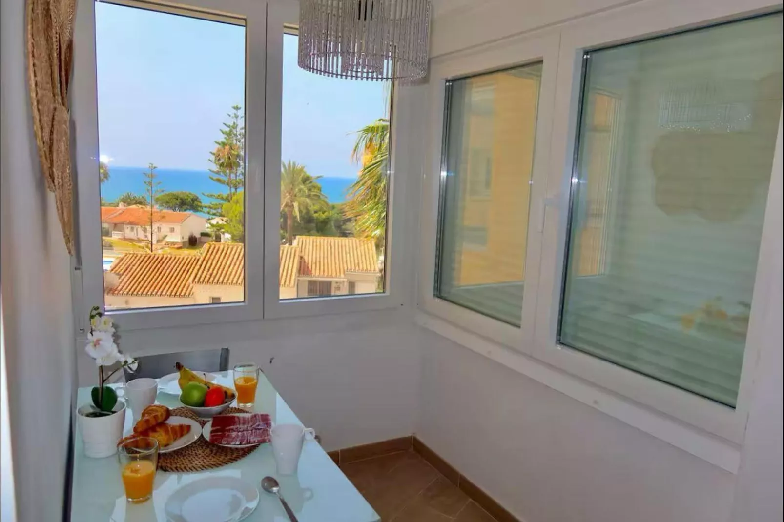 CT 397 - Faro's Beach Studio - Mijas Costa-Dining room