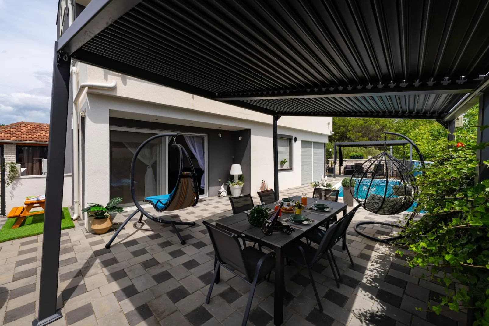 Apartment Nikita with private pool-Terrace balcony