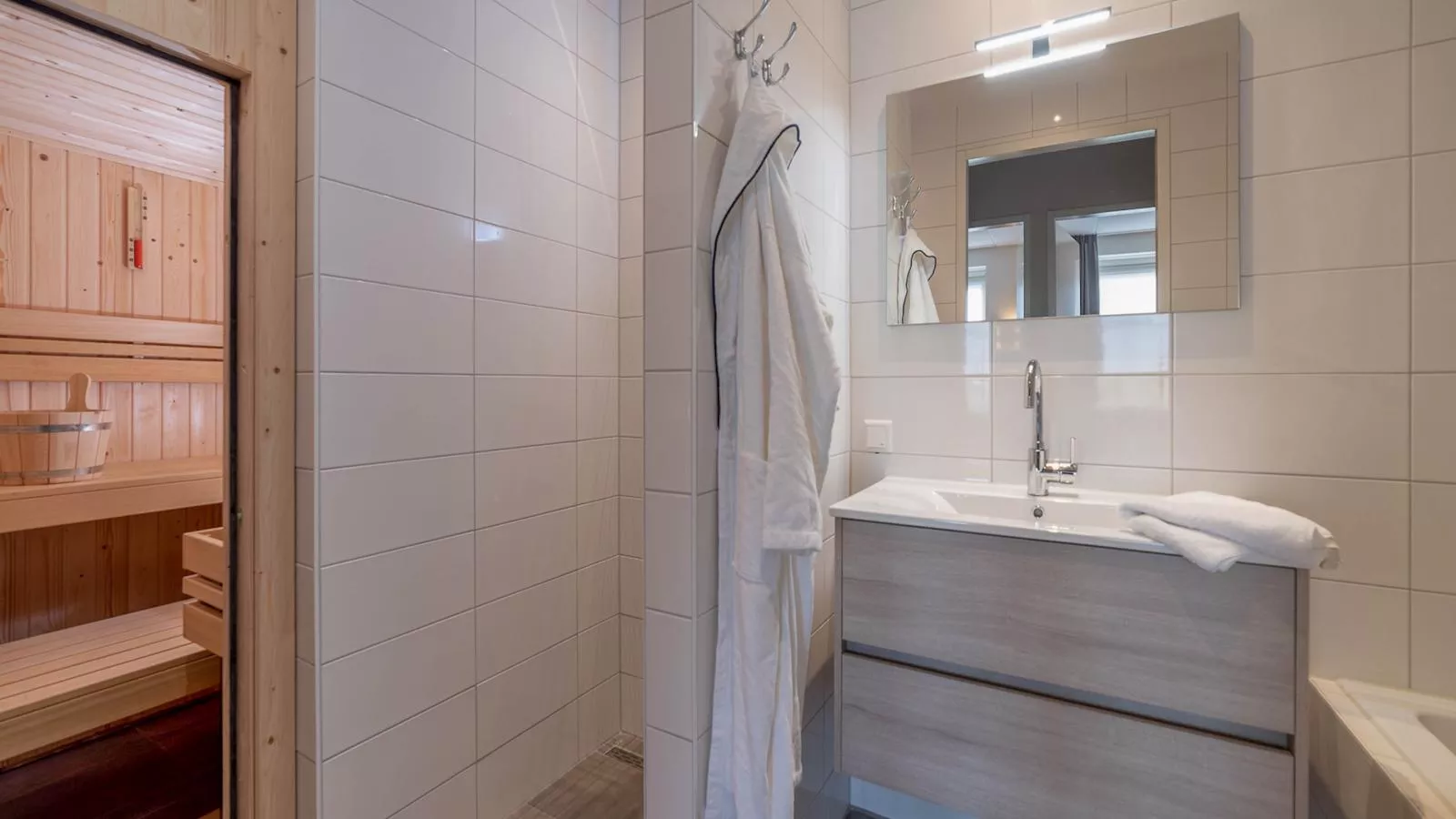 SeaLuxe Suite 27D-Salle de bain