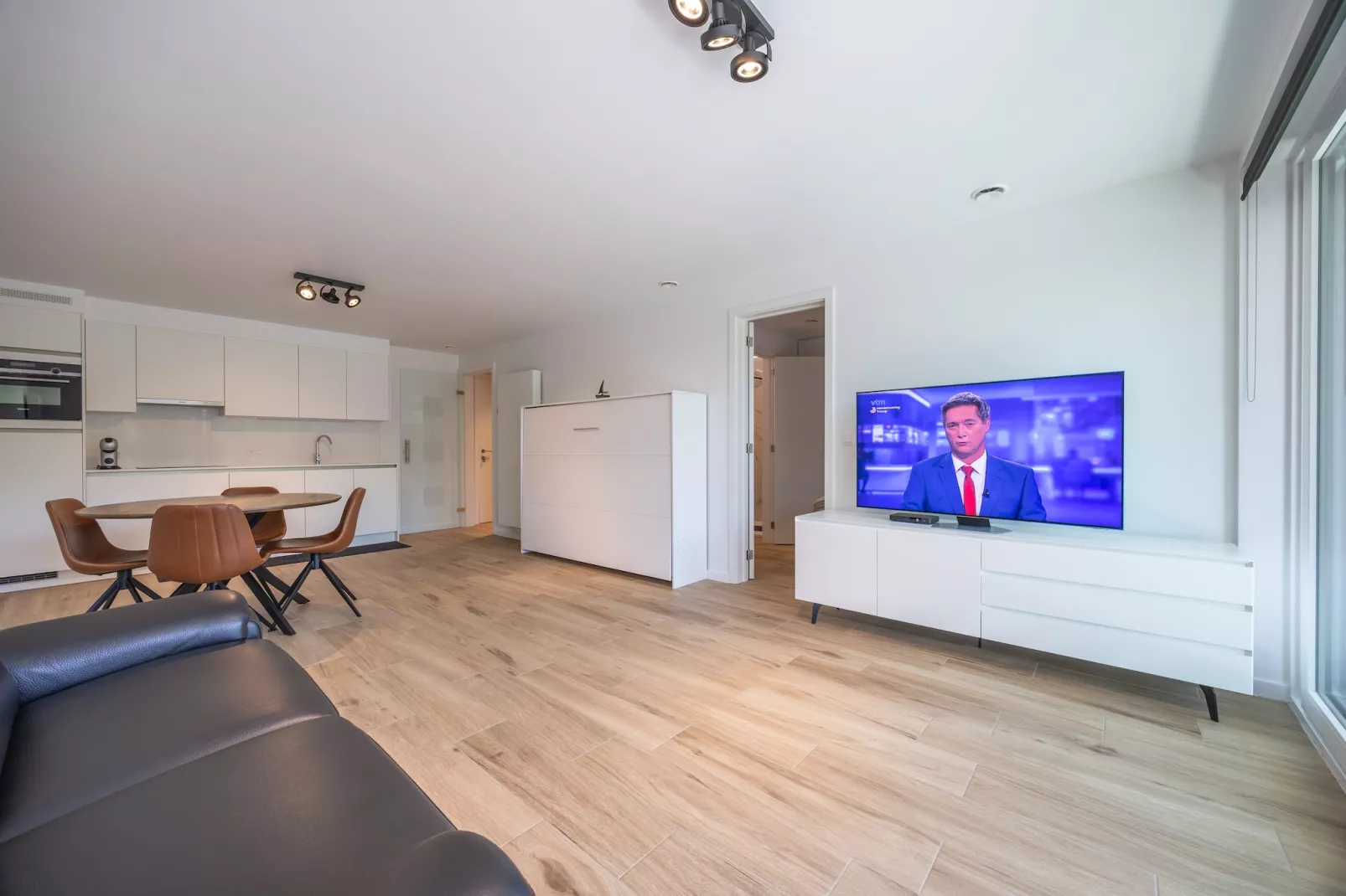 Central Park 14/0302 + parking 16-Living room