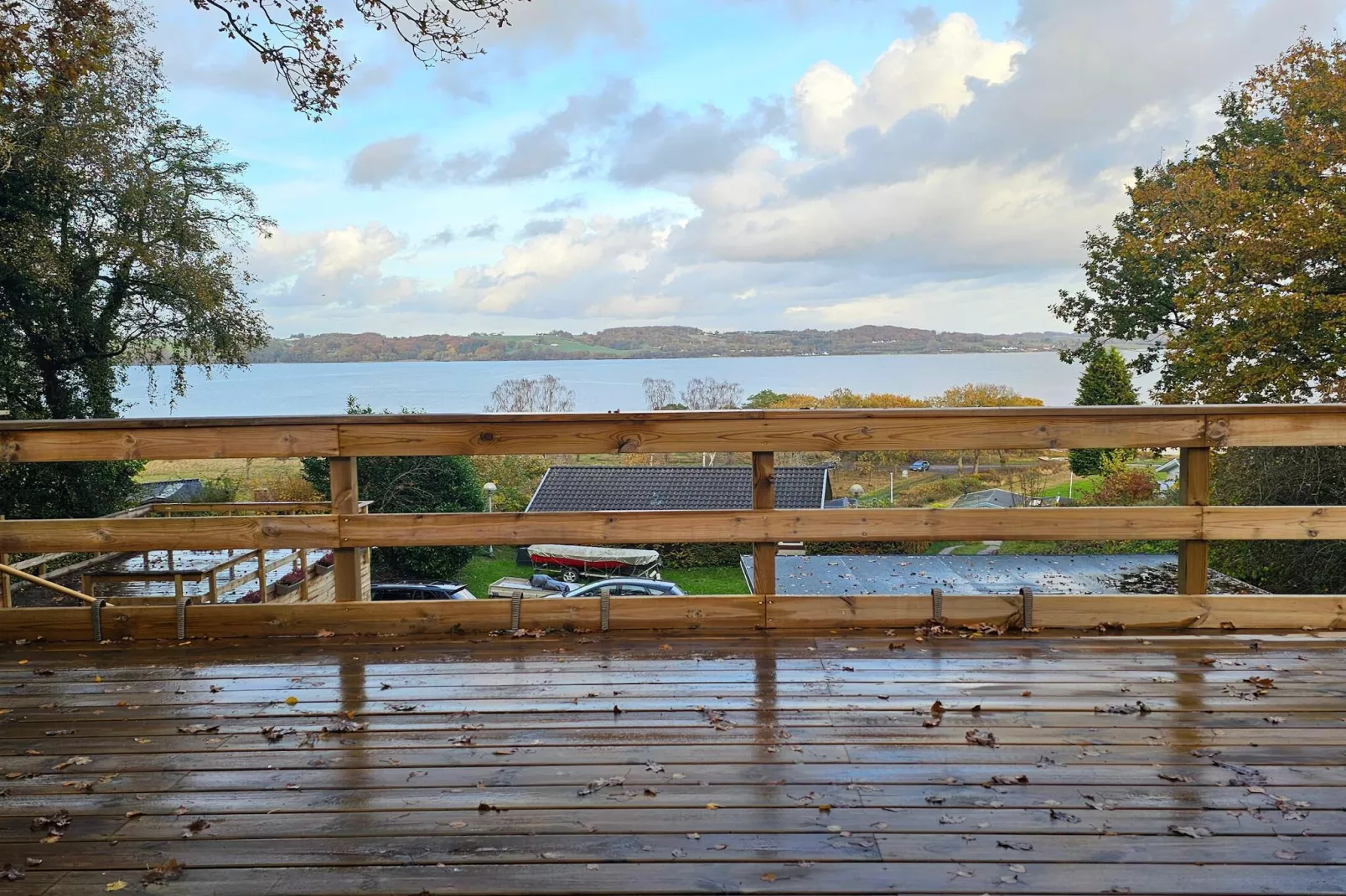 Family-Friendly Cottage Near the Coast-Water view