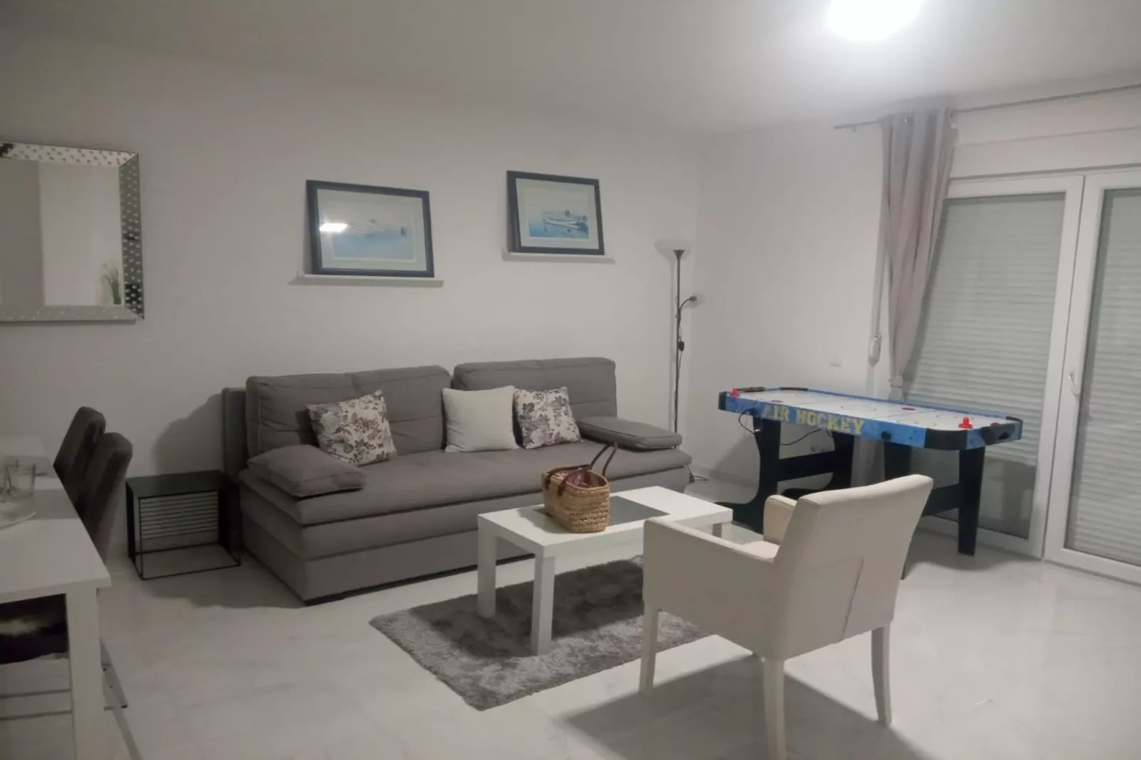 Charming Villa Nina with Pool - Four Bedroom Villa With Terrace and Swimming pool-Wohnzimmer