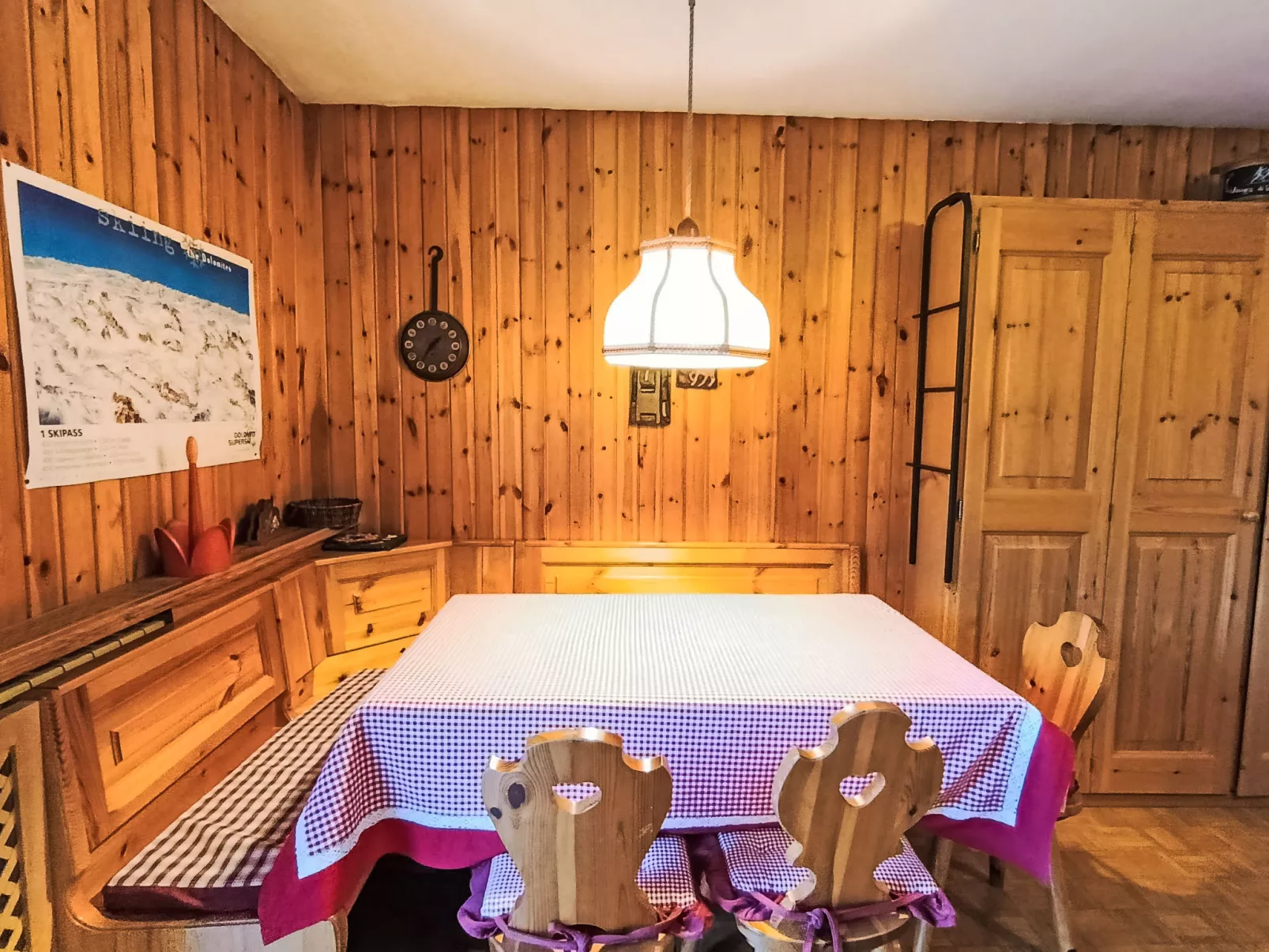 Nuccia Navalge-Inside