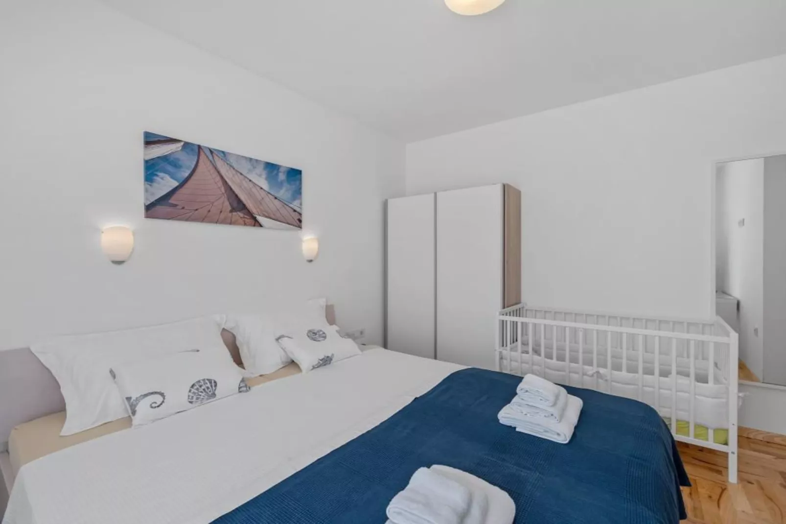 Apartments Villa Salvia Adriatica Grebaštica - Two Bedroom Apartment With Terrace And Sea View (Adriatica)-Chambre