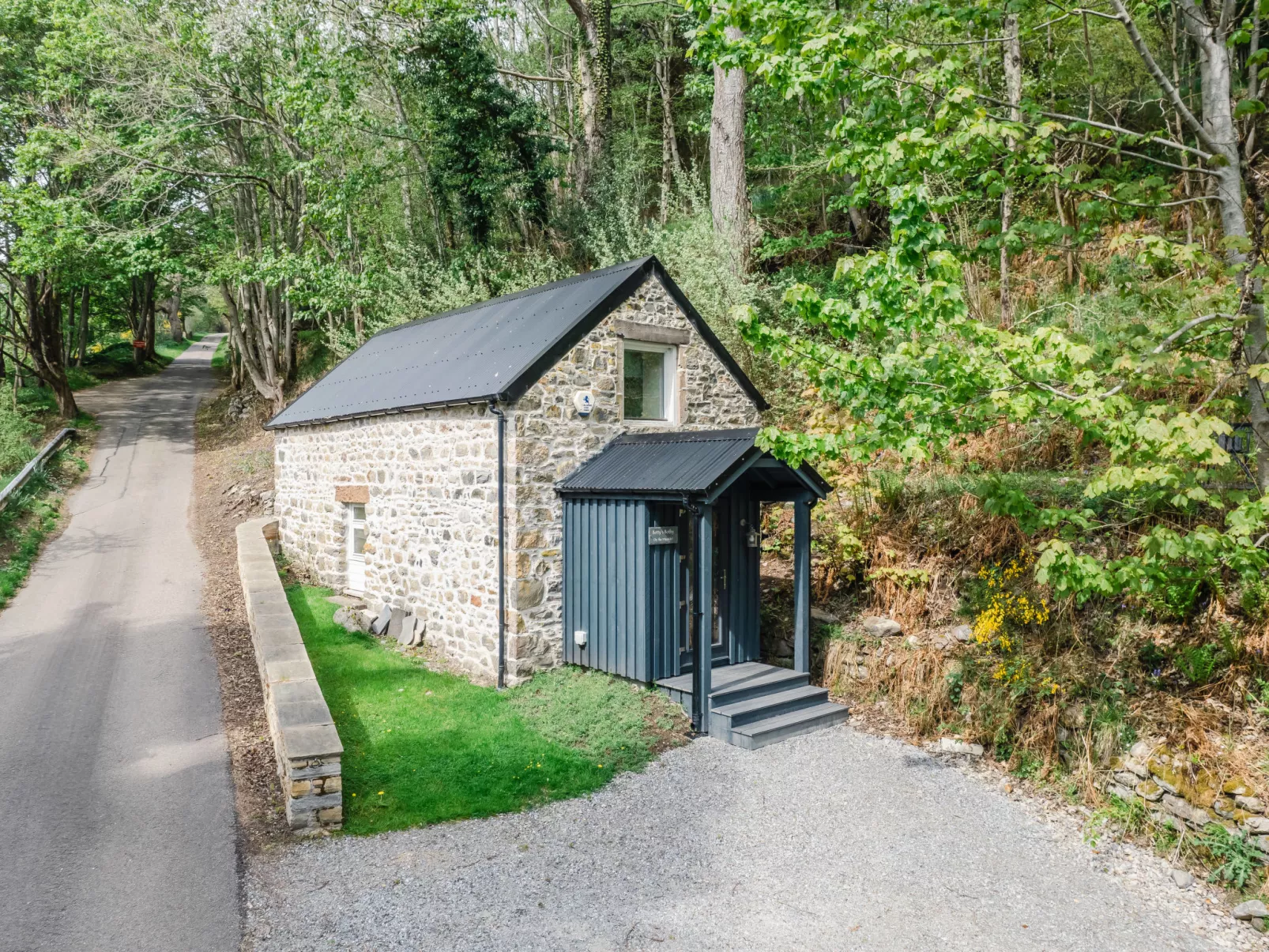 Wayside Bothy-Outside