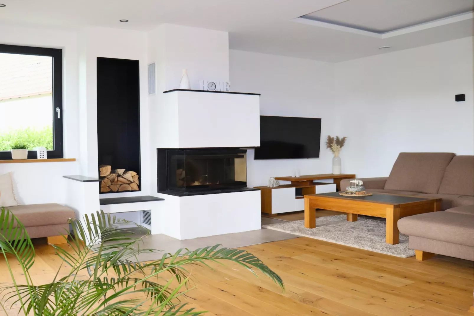 Eifel-Finca mit Whirlpool und Gartenlounge-Living room