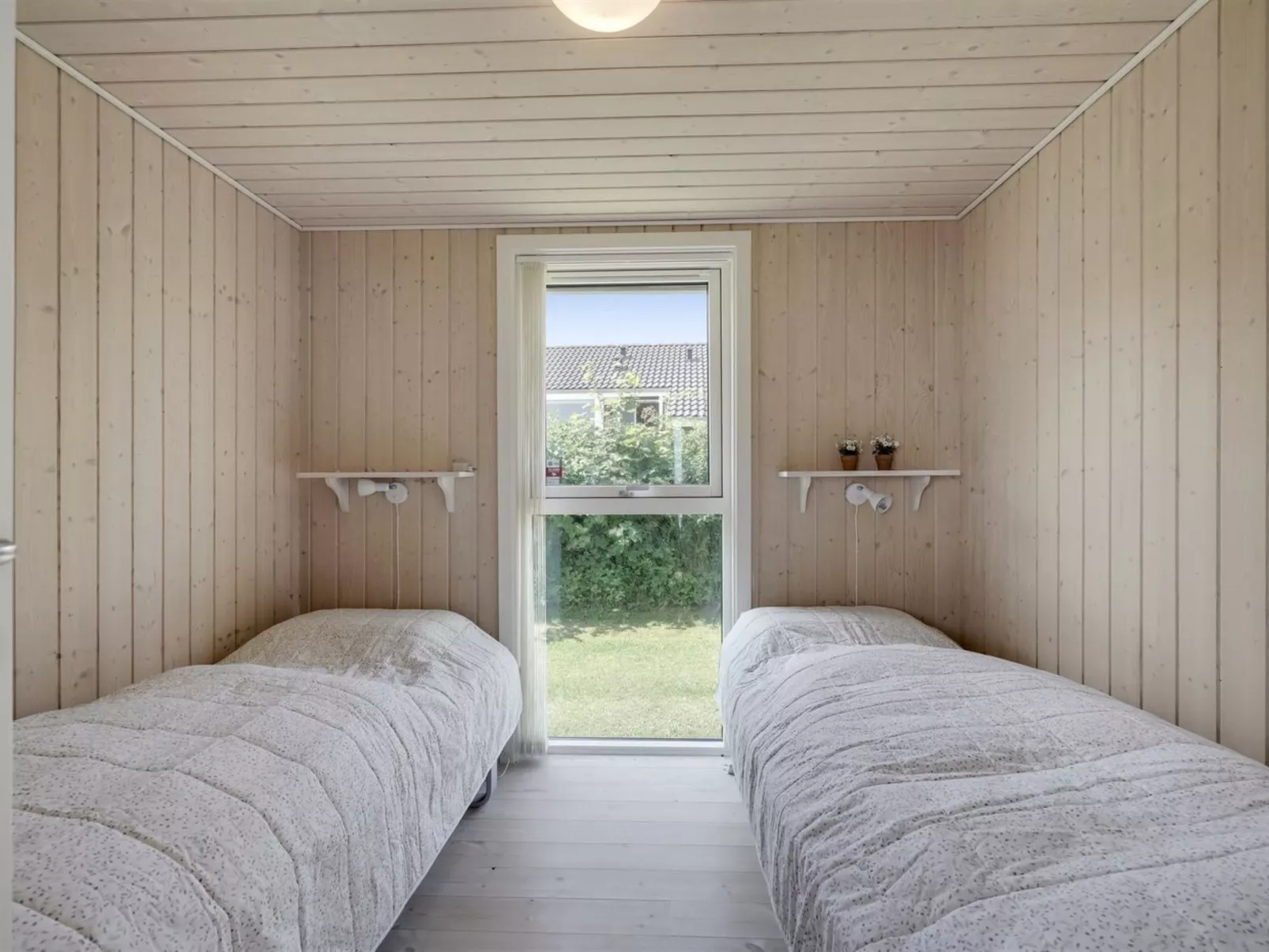 "Finn" - 100m from the sea-Dedans