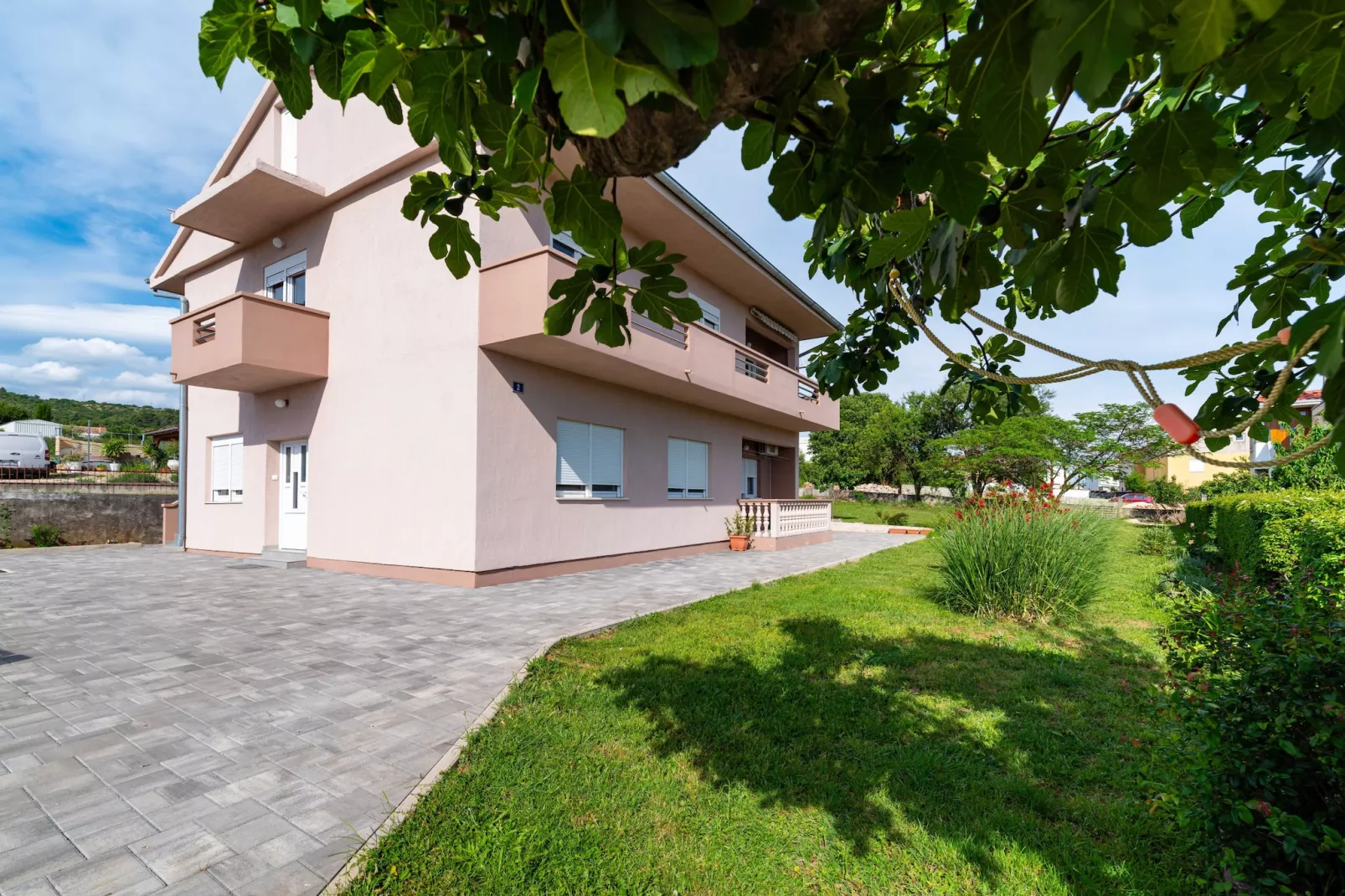 Sea view apartment Nika-Exterior in summer