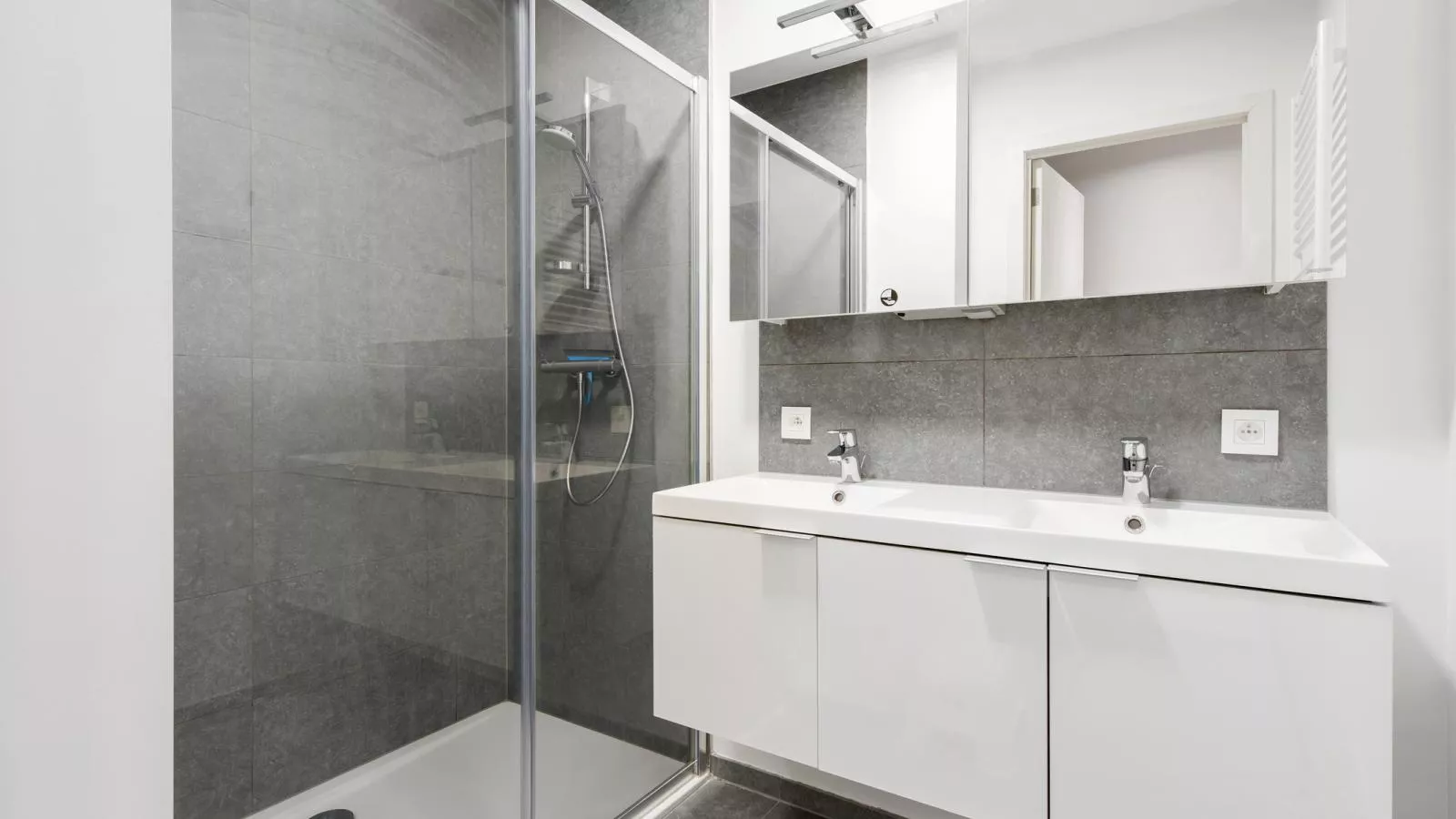 Zenith - 0105-Bathroom