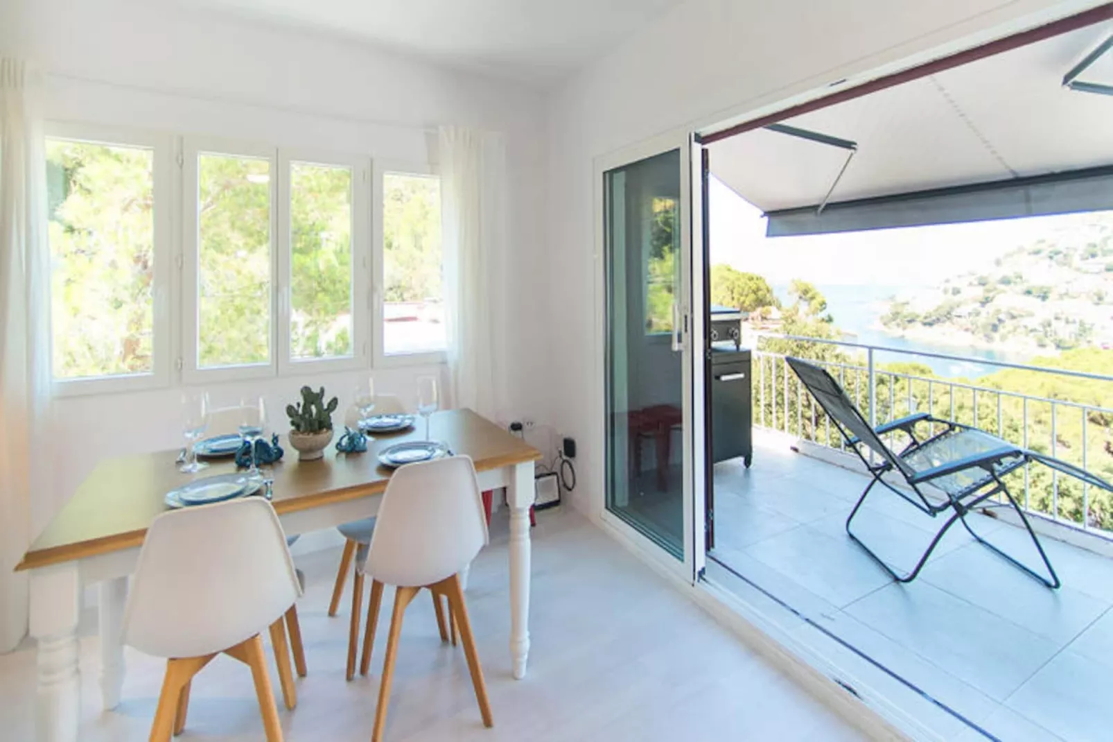 Maison à Roses-Untagged