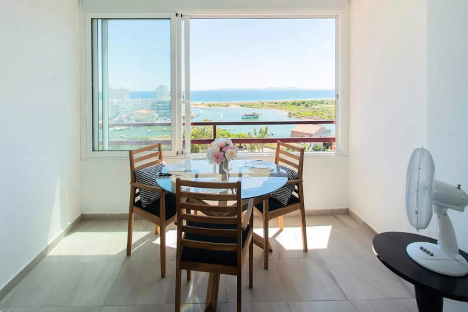 Studio à Roses-Untagged