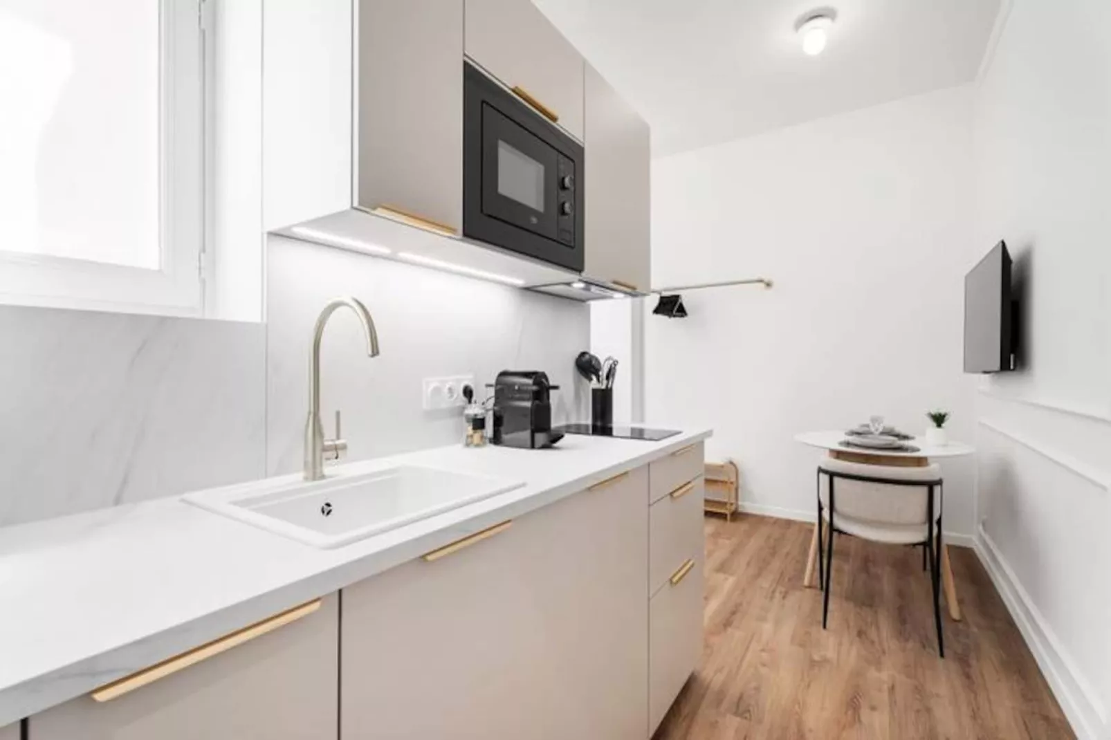 Studio Bella --Untagged