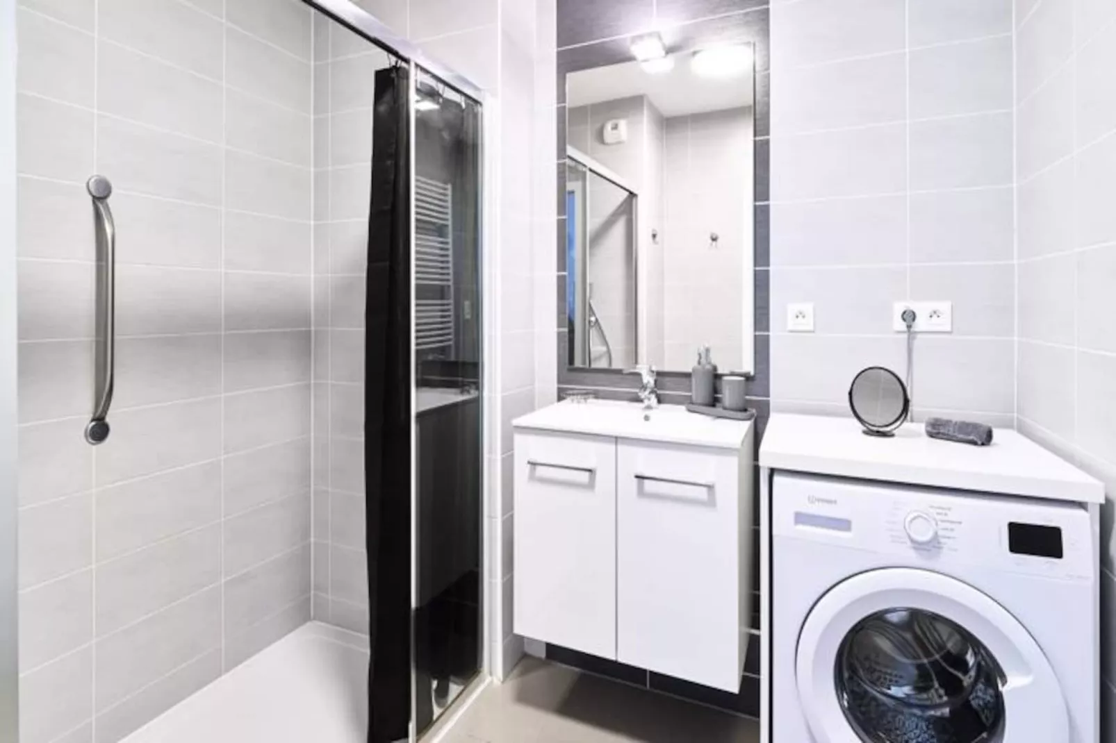 Dans Les &eacute;toiles - 2 Chambres Proche Centre Ville Avec Parking Inclus-Non tagué