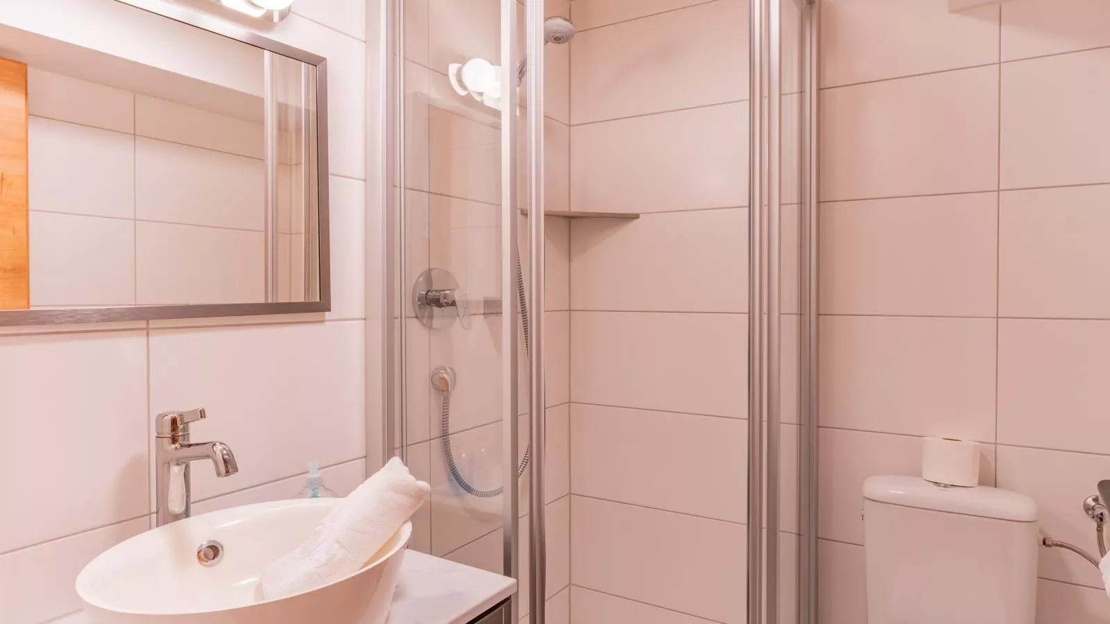 Tirola Stadl Vroni-Bathroom
