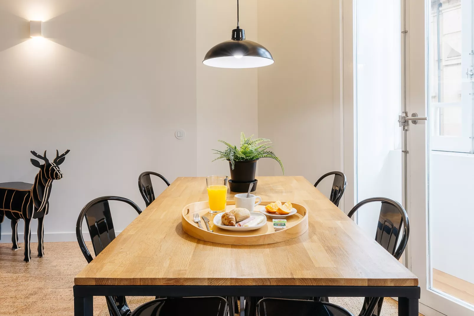 On Trend Nightlife Studio 303-Salon