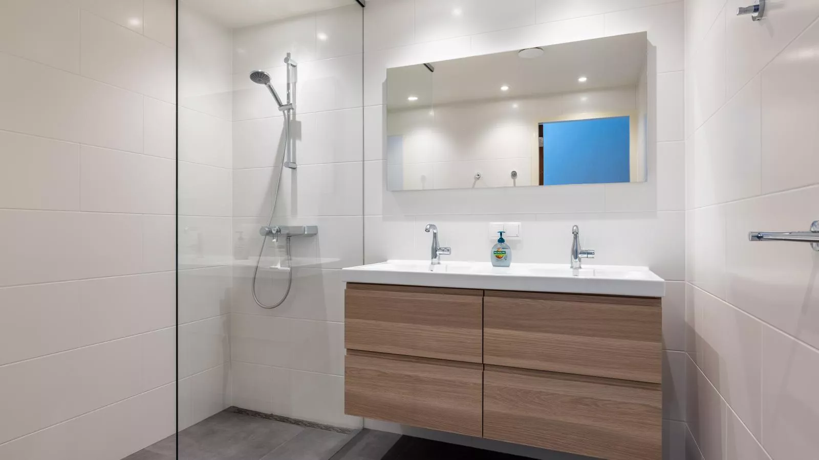 Waterfront-Bathroom