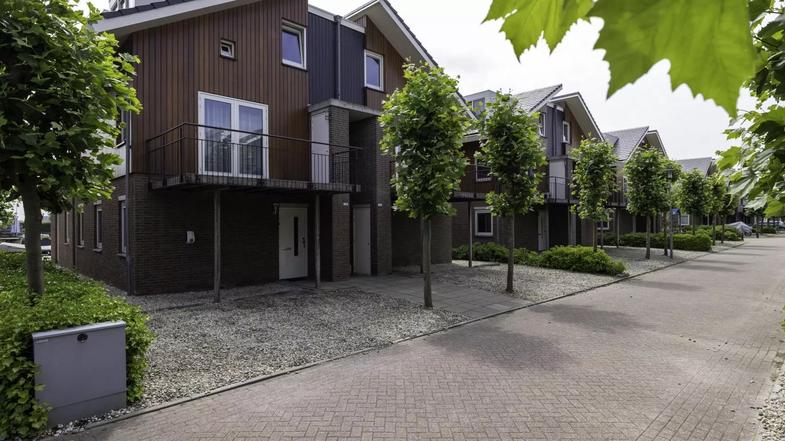 Waterfront-Exterior summer