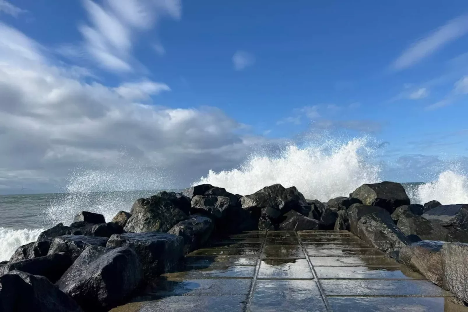 Strandurlaub mit Schaukel-Wasserblick