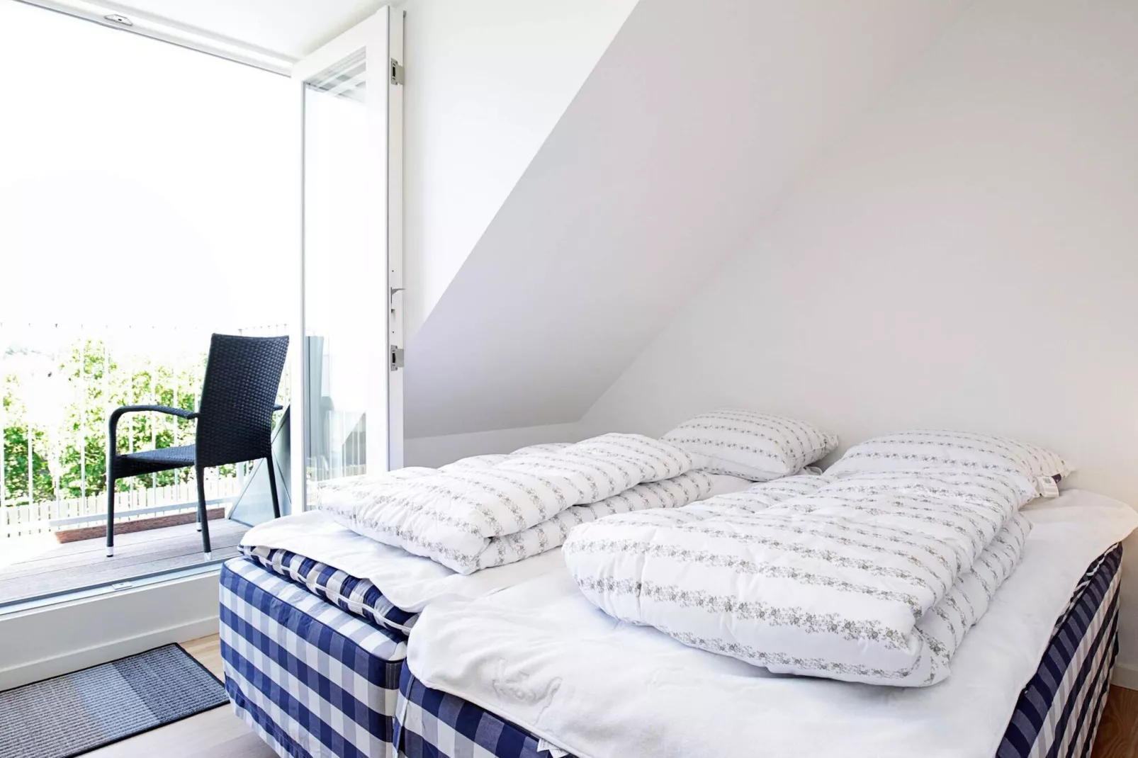 3 rooms app.,2stories,bay view,PLUS-Indoor