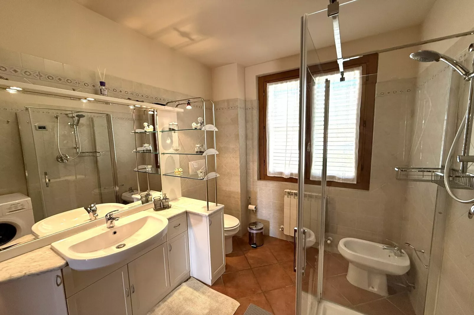 Villa a Loro Ciuffenna-Bathroom