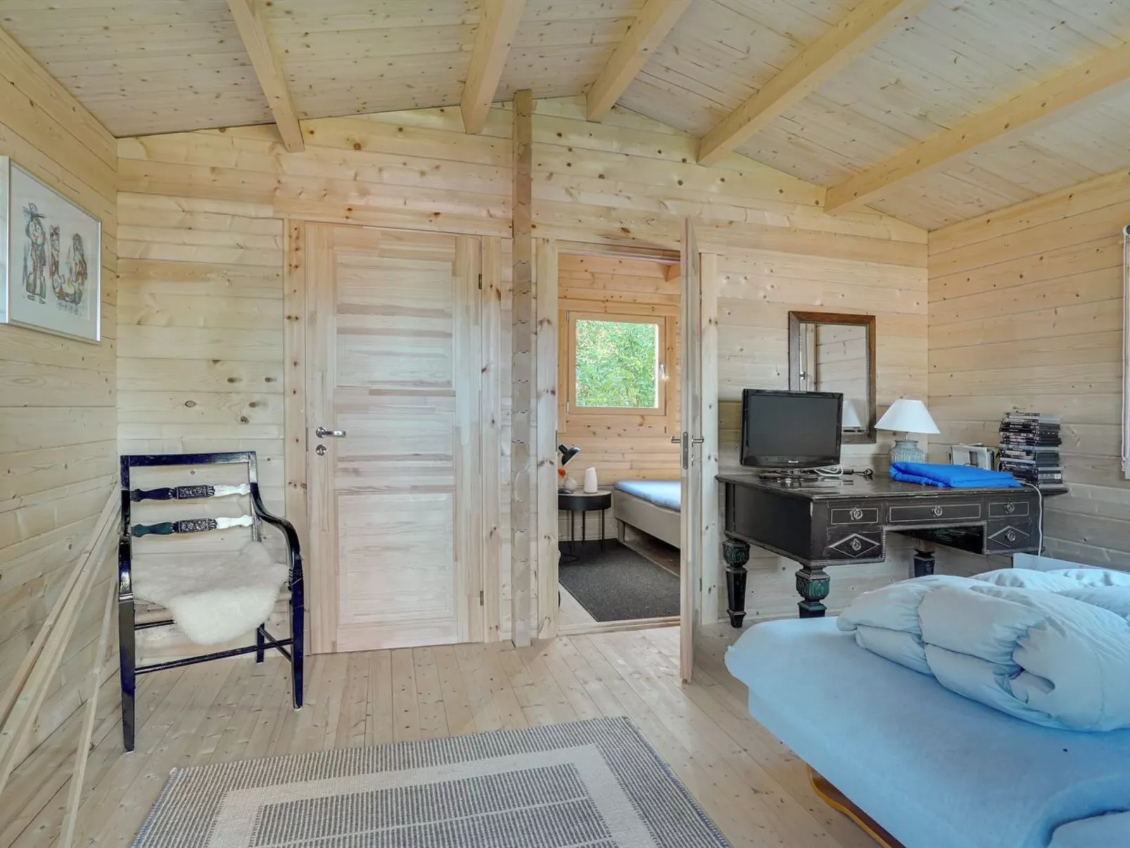 "Thrine" - 100m to the fjord-Inside