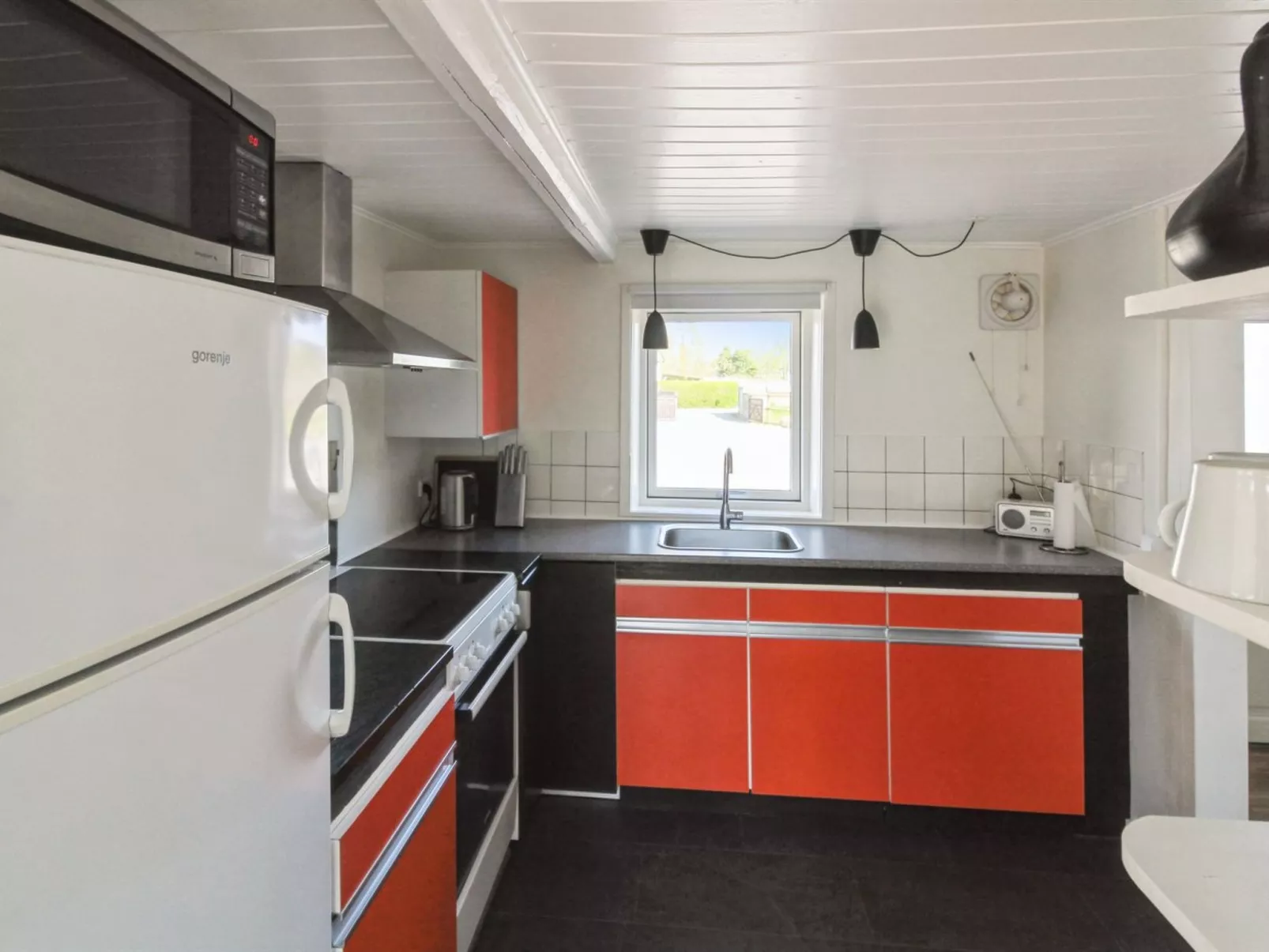 "Brawith" - 250m from the sea-Inside