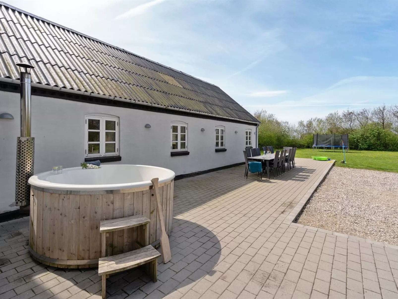 "Folkar" - 3km to the fjord-Inside