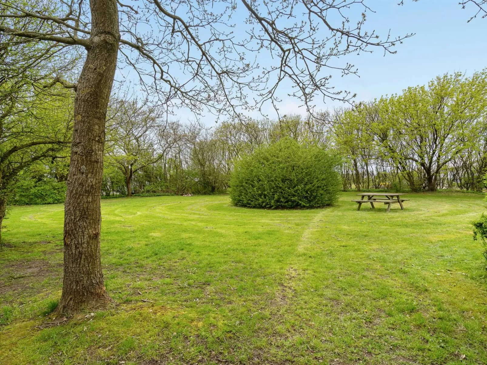 "Rahild" - 2km to the fjord-Outside