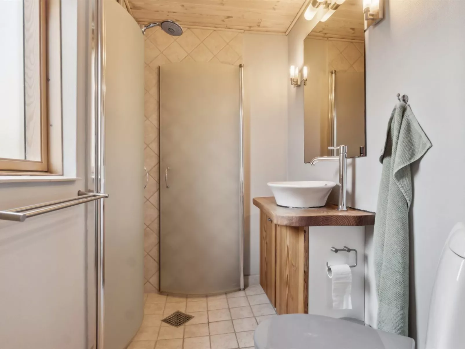 "Gertina" - 40m to the fjord-Inside