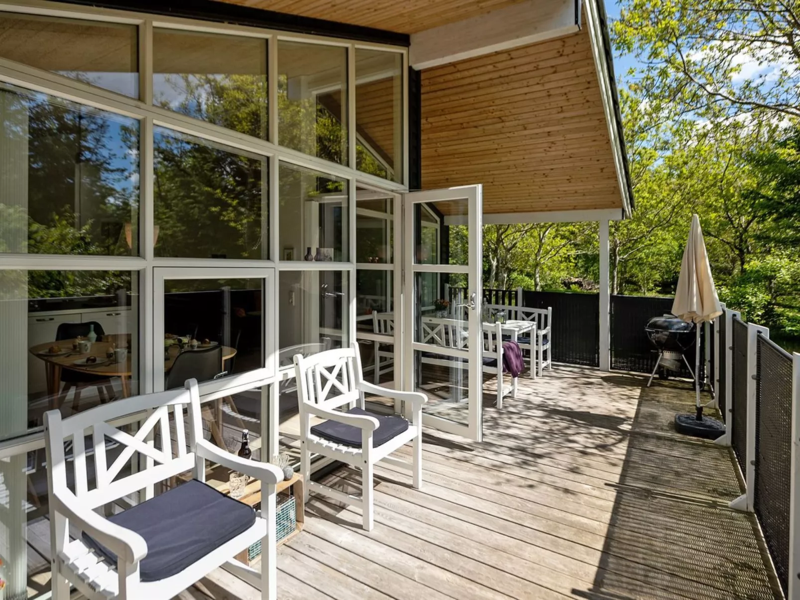 "Elena" - 800m to the fjord-Outside