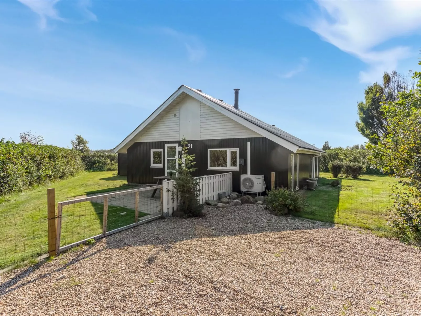 "Gudmundine" - 350m to the fjord-Outside