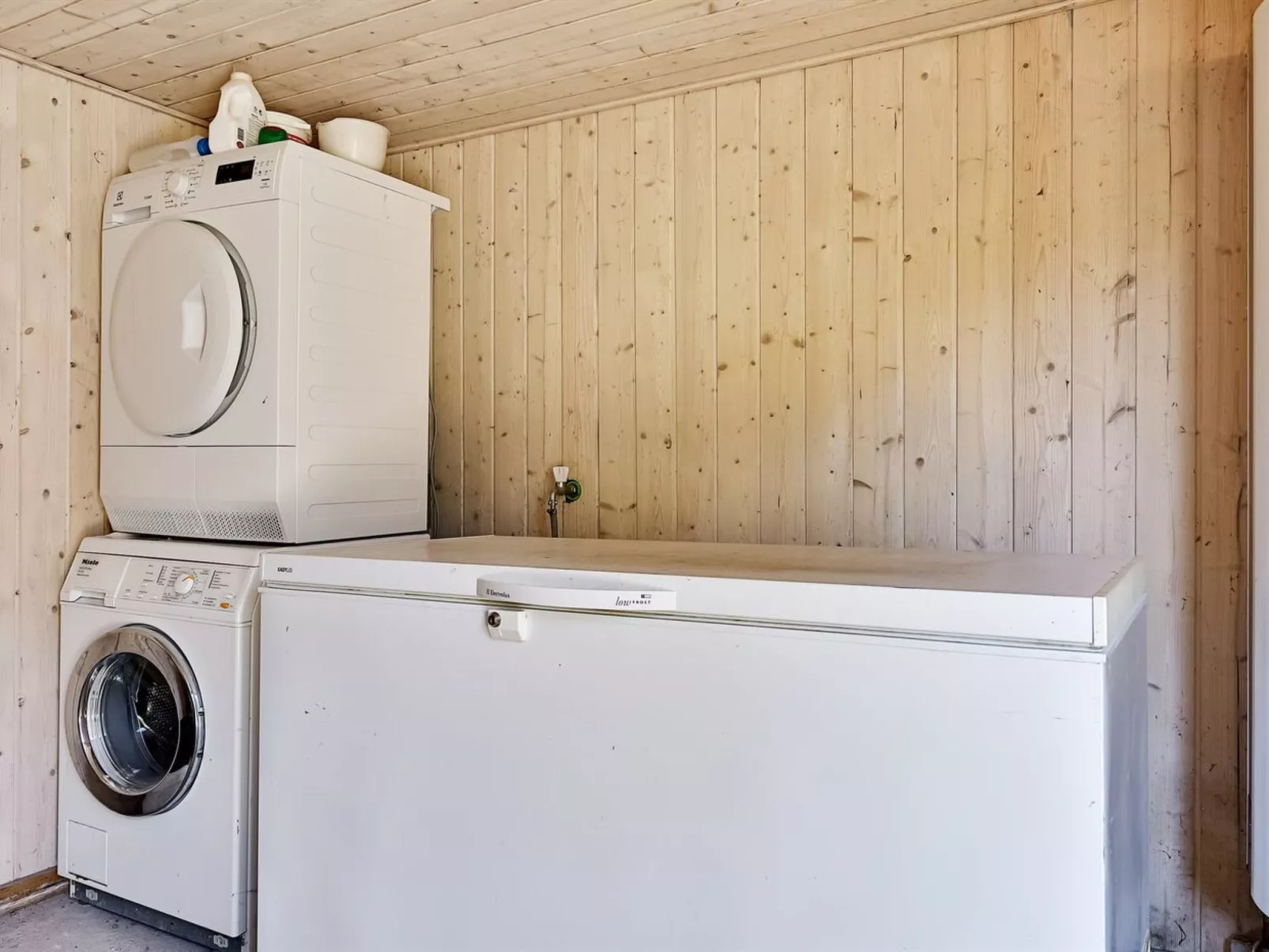 "Tore" - 200m from the sea-Drinnen