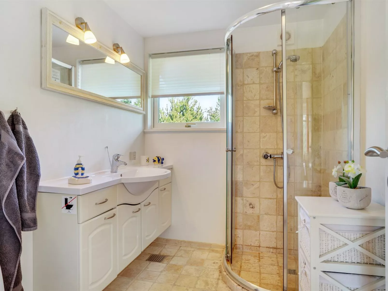 "Dorith" - 100m from the sea-Dedans