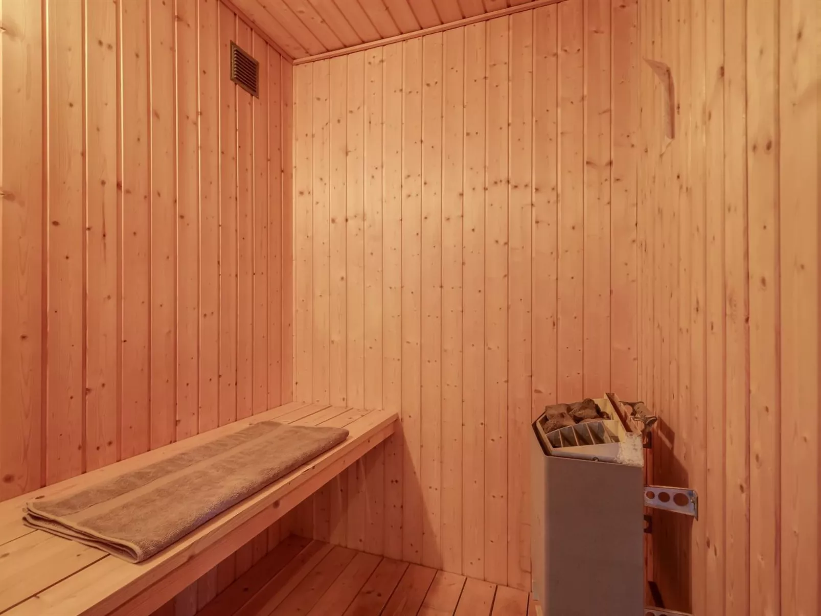 "Jula" - 800m from the sea-Inside