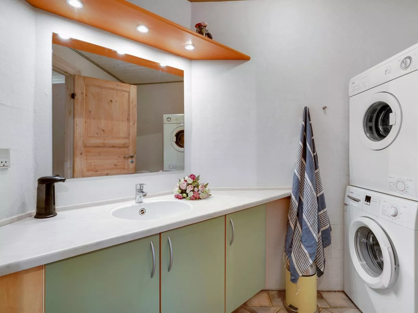 "Asdis" - 2.8km from the sea-Drinnen