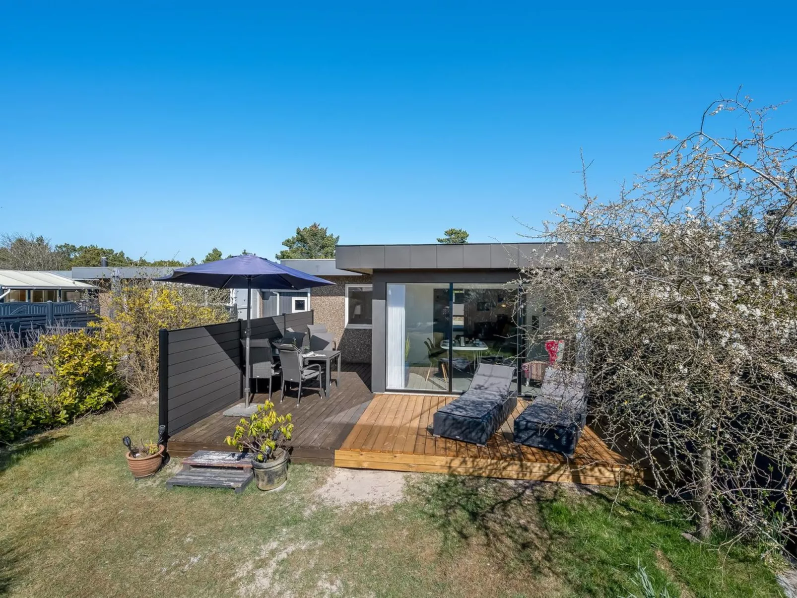 "Clemence" - 900m from the sea-Outside