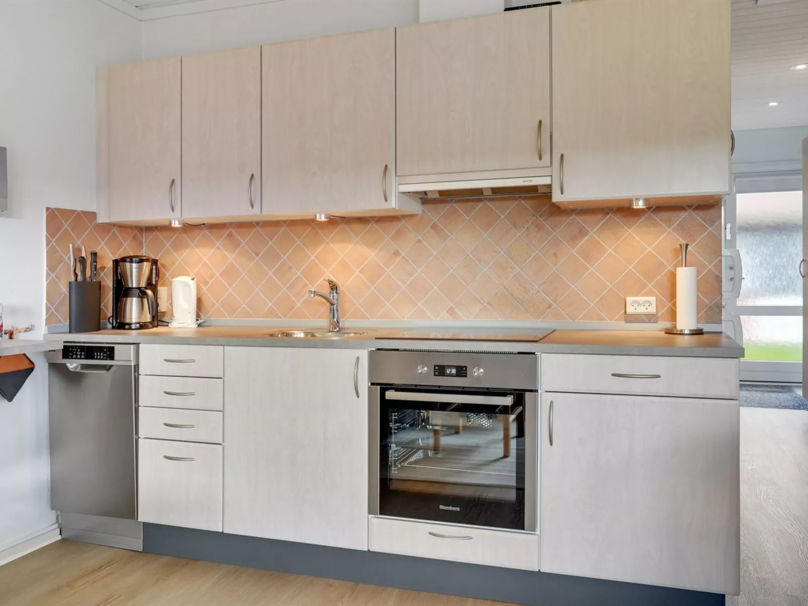 "Elevus" - 10m from the sea-Drinnen